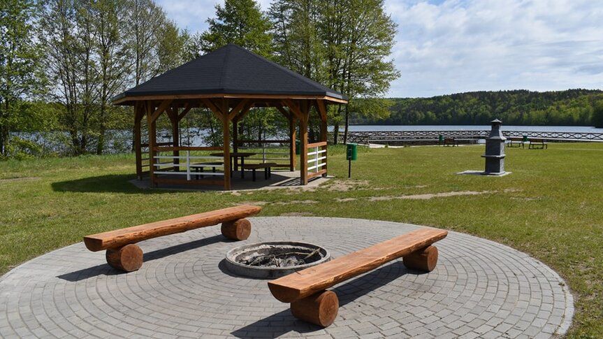 plaża nad jeziorem Gowidlińskim