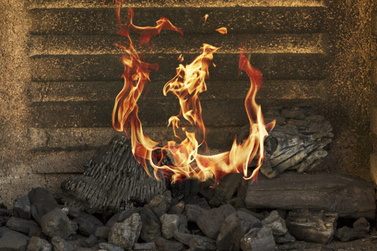 ogień w piecu