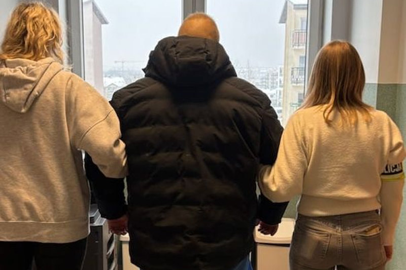 Kolizja, areszt i kradzież 68 czekolad