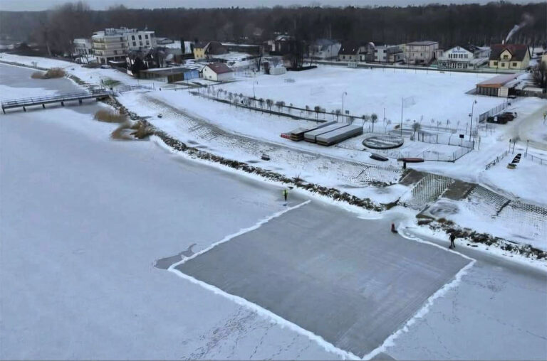 naturalne lodowisko w Chałupach