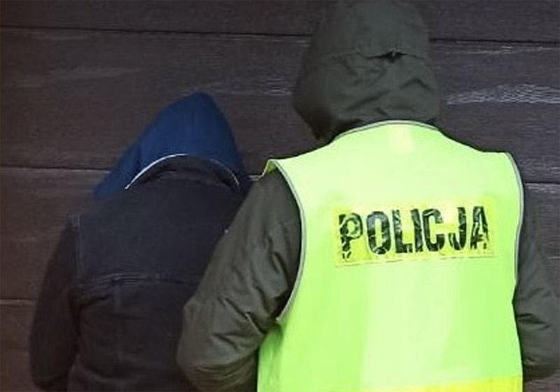 kierowca uderzył w słup w Pelplinie