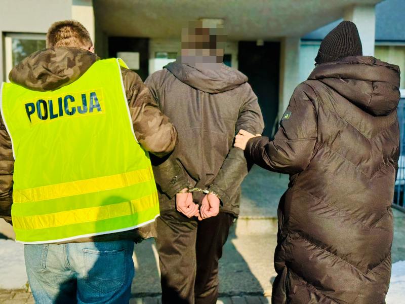 zatrzymali 35-latka po tym, jak podczas brawurowej ucieczki uderzył w radiowóz