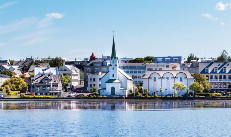 lot na Islandię z Gdańska