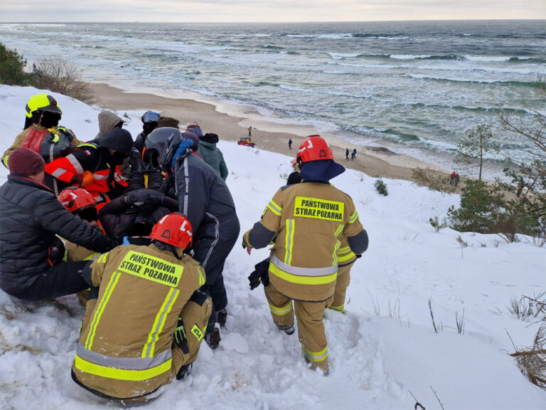 Paralotniarz runął z klifu w Chłapowie