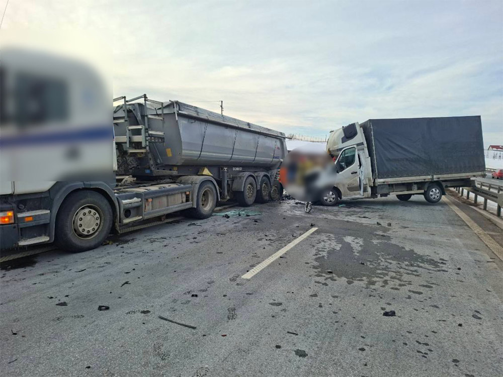 Zderzenie dwóch samochodów dostawczych na Trasie Kaszubskiej