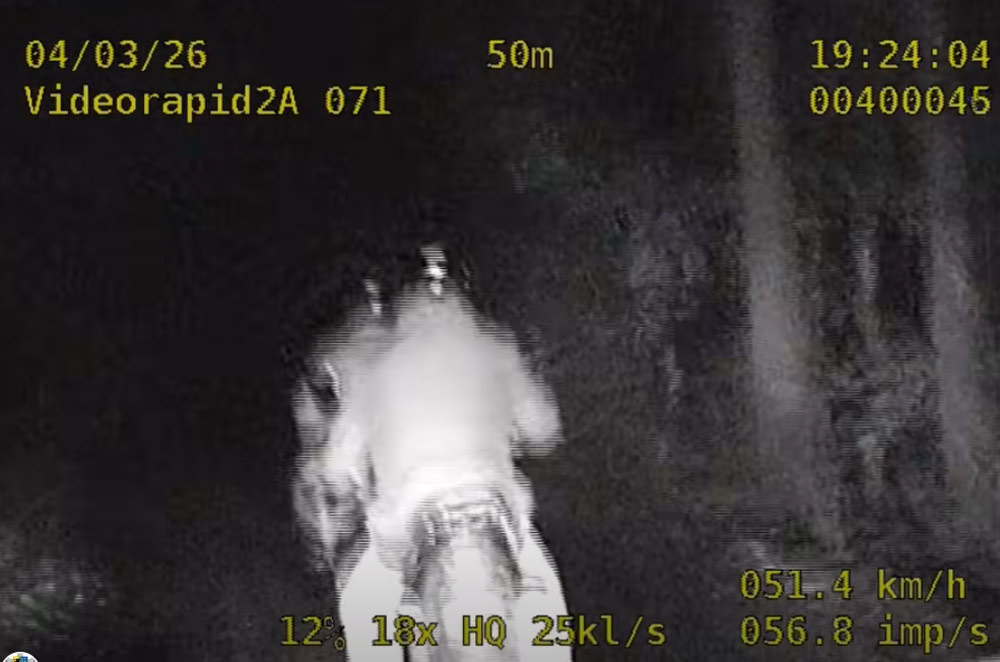 Ucieczka na motorowerach przed nieoznakowanym patrolem