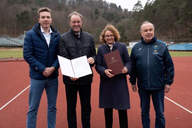 Umowa o dofinansowaniu w ramach programu rozwoju infrastruktury sportowej w województwie pomorskim została podpisana przez marszałka województwa pomorskiego