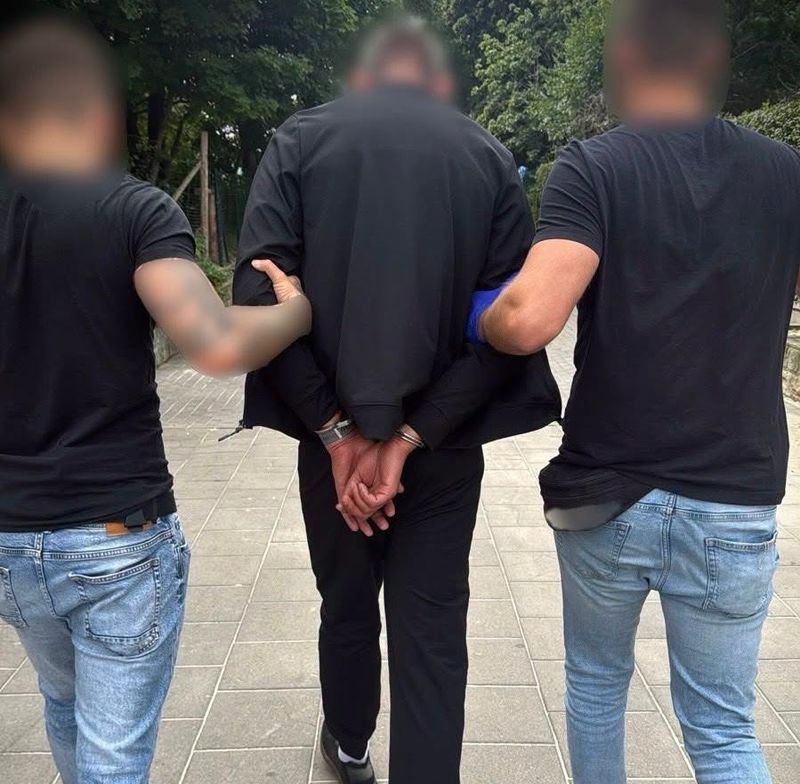 Wepchnął 46-latka do stawu i okradł