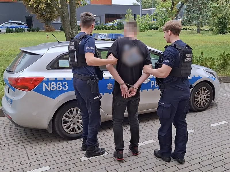 uderzył w jadący do Łeby autobus