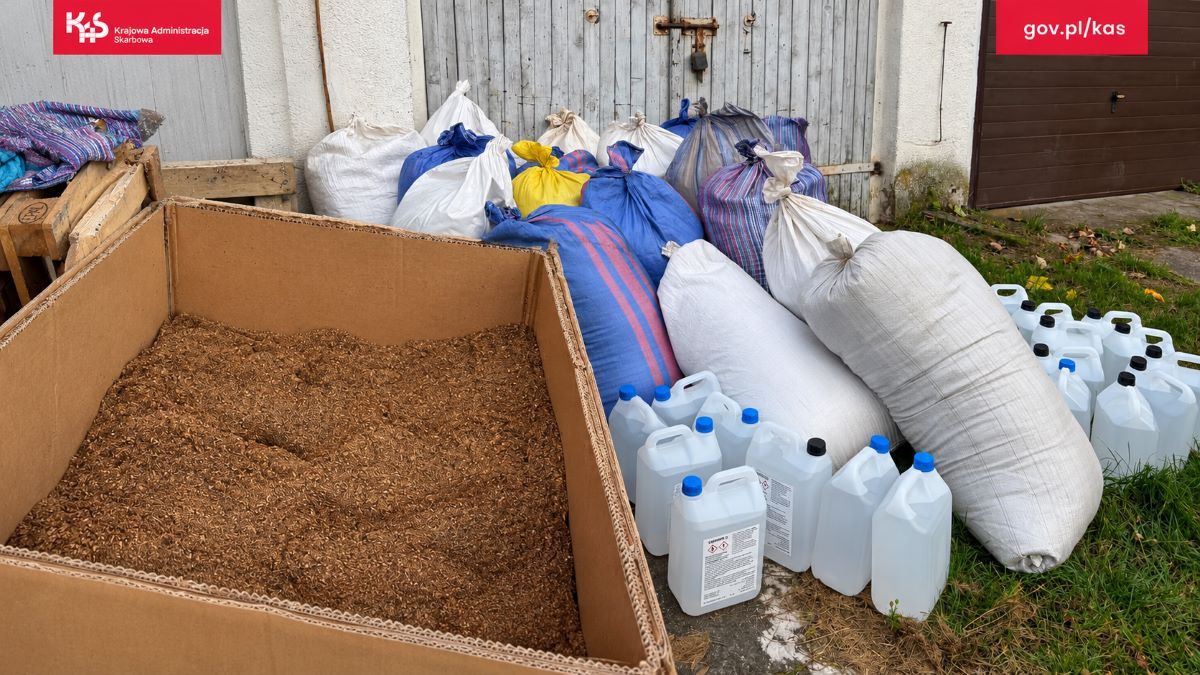 W magazynach w Lęborku znaleźli ponad 720 kg tytoniu i setki litrów alkoholu – straty mogły sięgnąć 1,2 mln zł